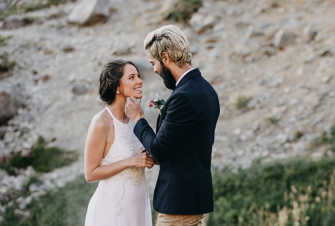 Mallorca After wedding Shooting - Brautpaar vor Bergkulisse