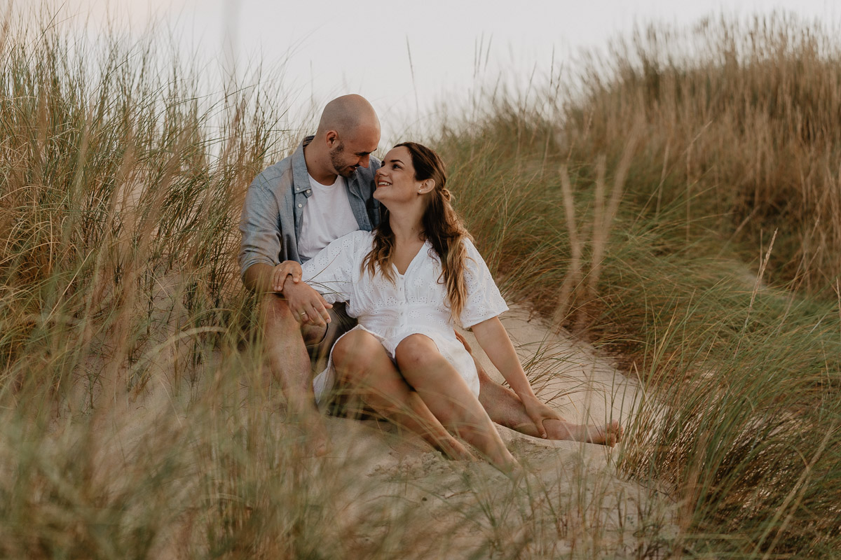 photographer cala ratjada - couple photo shoot in the dunes